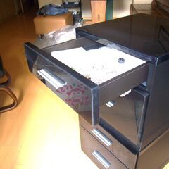 キャビネット2個（木製）の画像