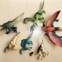 恐竜フィギュアまとめ売り（動物おまけつき）の画像