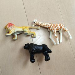 恐竜フィギュアまとめ売り（動物おまけつき）の画像
