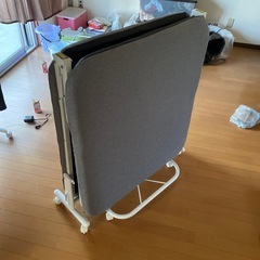 折り畳み　ベッドの画像
