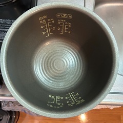 東芝（TOSHIBA）5.5合炊き炊飯器
の画像