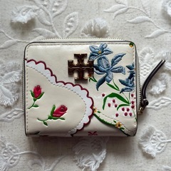 Tory Burch🌷二つ折り財布 の画像