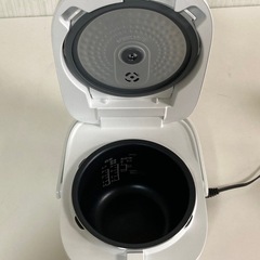 ⭐️綺麗✨️炊飯器 3合だき 23年製 ヤマダセレクト YRC-H05J1 その他多数出品中✨️の画像
