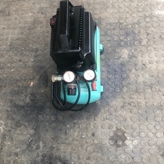 実働　小型軽量　エアーコンプレッサー　CP-100 100V 50/60Hz 180W 30L/min タンク容量6L ナカトミ製の画像
