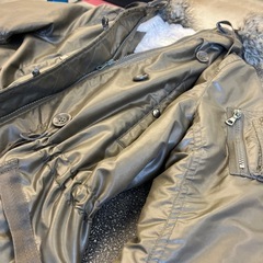 K2509-348  UNIQLO モッズコート カーキ XLサイズ 保管汚れ有りの画像