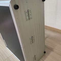 金属スーツケースの画像