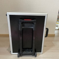 金属スーツケースの画像