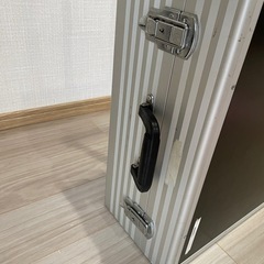 金属スーツケースの画像