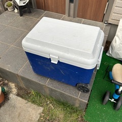　テント&クーラーボックスの画像
