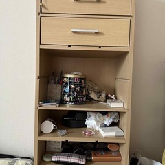 キャビネットとマットレスの画像