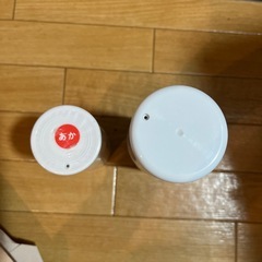 アクリルスプレー(白・赤)の画像