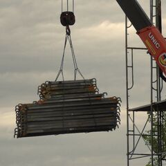 日給11,000～15,000未経験者月収275,000円～375,000円(25日勤務の場合）  ＊自社材による仕事の受注により公共事業の仕事もあり冬季期間も安定！の画像