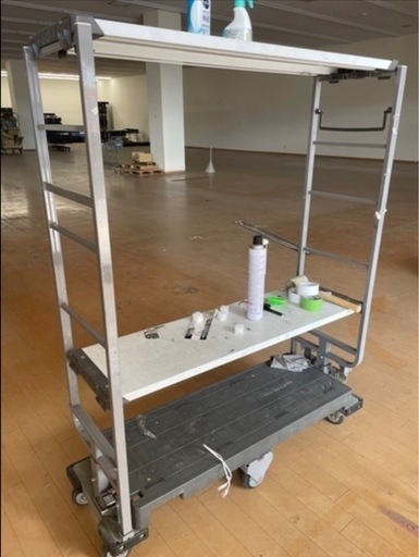 6輪 スーパーなどで使われている 頑丈な 運搬台車 きゃりーキャリー