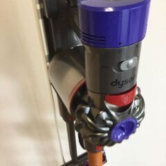 🍀【稼働美品】daison「ダイソン」コードレス掃除機　V8 セット「fluffy」管理No8の画像