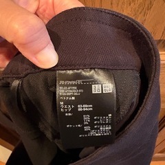 UNIQLO 黒タイトスカートの画像