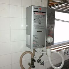 ガス瞬間湯沸かし器の画像