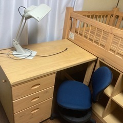 ロフト型収納付き学習机付きベッドの画像