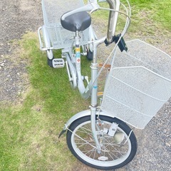 大人用三輪自転車の画像