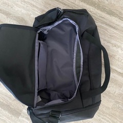 adidas ブラック ボストンバッグの画像