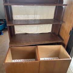 雑貨屋にて使用されていた収納棚の画像