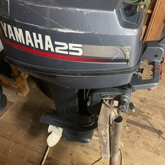 直接引取限定　ヤマハ　25馬力　2ストローク　船外機　6L2 台付の画像