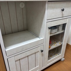 ニトリ 白い 食器棚 家電ワゴンの画像