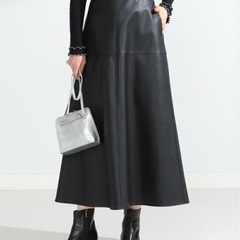 Ray BEAMS 黒フェイクレザーロングスカート　Aラインの画像
