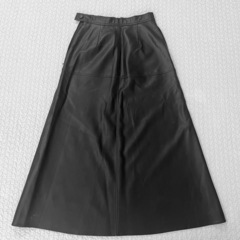 Ray BEAMS 黒フェイクレザーロングスカート　Aラインの画像