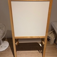 IKEA キッズ用　お絵描きボード　イーゼルの画像