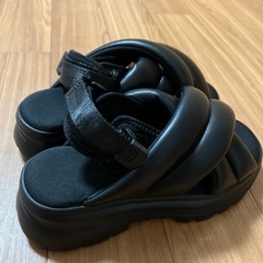 GU ボリュームソールパフィースポーツサンダル Sサイズ　ブラック  の画像