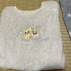 ユニクロ　140 ポケモンあったかパジャマの画像
