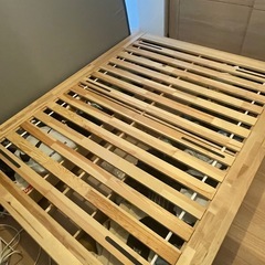 IKEA マンダール　ベッドフレーム　クイーンの画像