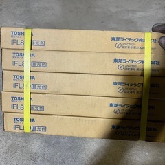 最終値下げ　3つまとめて　トラックの蛍光灯　　本体と蛍光管のセット　の画像