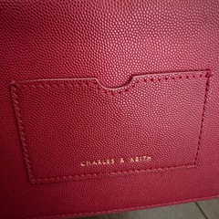 CHARLES & KEITH 赤 ショルダーバッグの画像