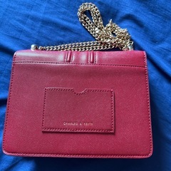 CHARLES & KEITH 赤 ショルダーバッグの画像