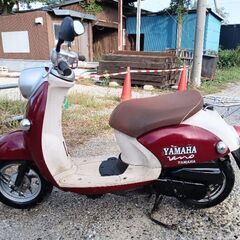 エンジンはとても良いです。ヤマハ（Vino）（SA26J）。バッテリーは新品です。リアブレーキパッドも新品です。水冷式バイクです。走行距離は15160キロです。の画像