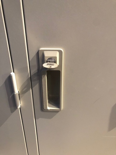 4人用ロッカー　オフィス　家具　