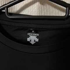 DESCENTE 長袖Tシャツ ブラック Sサイズの画像