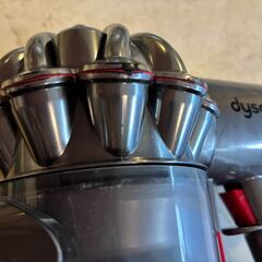 （スタンド・アタッチメント付）ダイソン コードレスクリーナー（DC62）Dyson 掃除機の画像