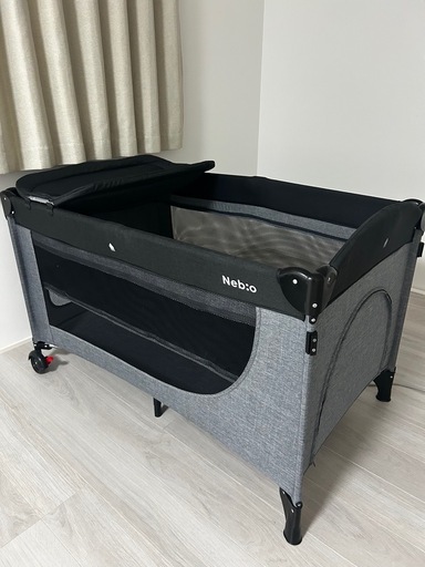 Nebio / 折りたたみベビーベッド＋おむつ替えテーブル付