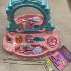 リカちゃんと女の子おもちゃセットの画像