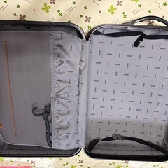 スーツケース（紺）の画像