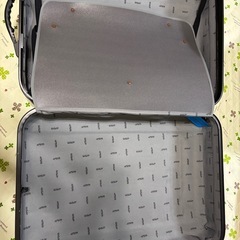 スーツケース（紺）の画像