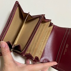 赤い財布の画像