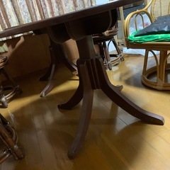 丸型テーブルの画像