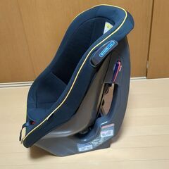 車用チャイルドシート 黒と黄色　シートベルト固定の画像