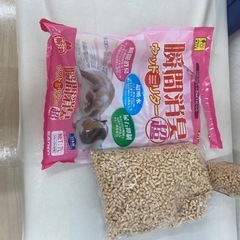 うさぎ　トイレ砂　ヒノキ　ペットシート　未使用の画像