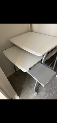 パソコンデスク
　