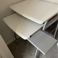 パソコンデスク
　の画像