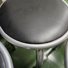 パイプ丸椅子8脚の画像